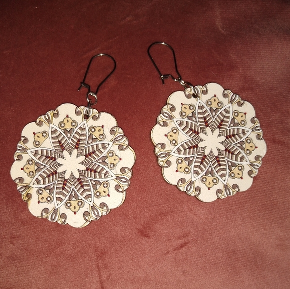 Snowflake Mandala Earrings White Floral Octagon Stainless Steel Wire Winter Snow - Picture 5 of 6